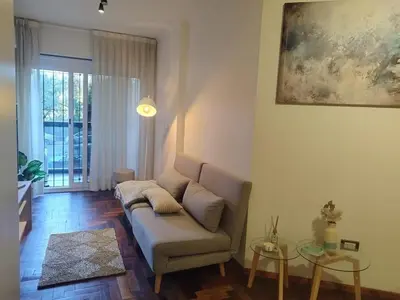 a living room with a couch and a painting on the wall at Departamento para 3 personas Zona Nueva Córdoba in Cordoba