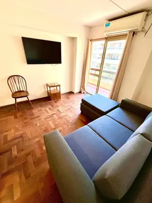 a living room with a couch and a flat screen tv at Departamento amplio 4 personas Zona Nueva Córdoba in Cordoba