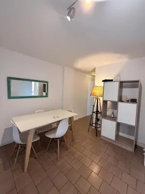 a room with a table and chairs and a lamp at Gral José Artigas B Centro in Cordoba