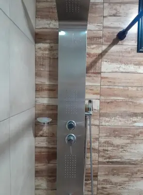 a shower with a glass door in a bathroom at Los Peranzzi-Casa Serrana in Los Reartes