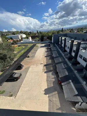 an overhead view of a parking lot on a building at Apart Miralejos 17 villa carlos Paz in Cordoba
