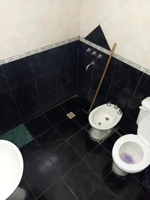 a bathroom with a toilet and a sink at Casa Agüero in Villa Cura Brochero