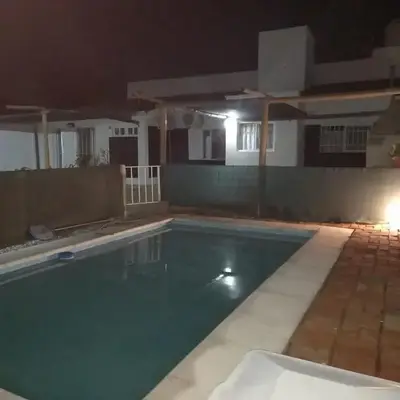 Casa con pileta de uso exclusivo a 5 cuadras de McDonald's