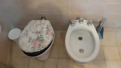 a bathroom with a toilet and a bidet at Sierras de Córdoba in Santa María