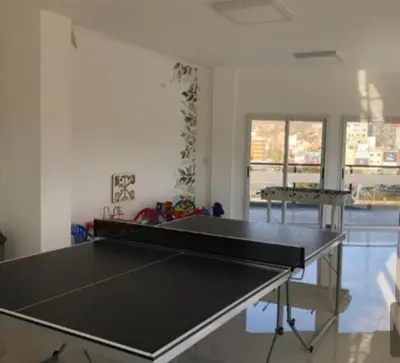 a ping pong table in a living room with a ping pongetitive at Venetto IV in Cordoba