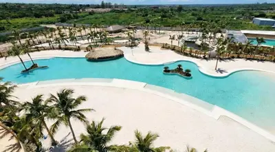 an aerial view of a pool at a resort at Angel Alpino Cabin in Cuesta Blanca