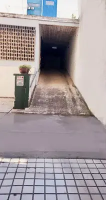 a tunnel in the side of a building at Amplio departamento céntrico con cochera in Río Cuarto