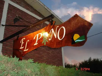 a sign on the side of a building that says ez zone at El Pino Departamentos in Villa Cura Brochero