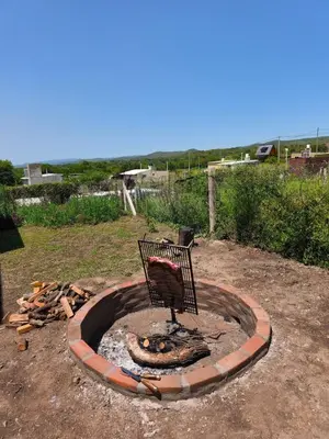 a fire pit with a bird sitting on top of it at Casa de campo Los Gurises in Alta Gracia