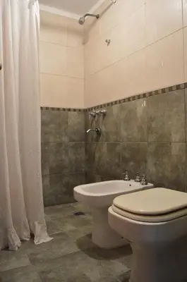 a bathroom with a toilet and a sink and a shower at Bellísimo apartamento con vistas a la ciudad in La Porteña