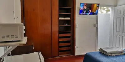 a room with a tv and a room with a bed at Habitaciones El Benteveo in Cordoba