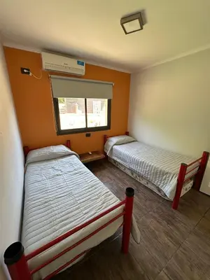 two beds in a small room with a window at La Soñada in San Roque