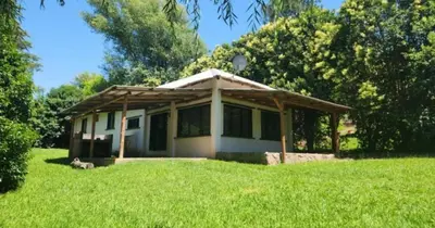 a small house in a field of grass at Rincón de Paz in Los Reartes
