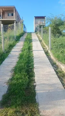 a path leading up to a house on the beach at La casita de Nestor in Cavalango