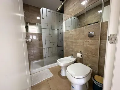 a bathroom with a toilet and a shower at Departamento Edificio Leonardo 1 in Villa Carlos Paz