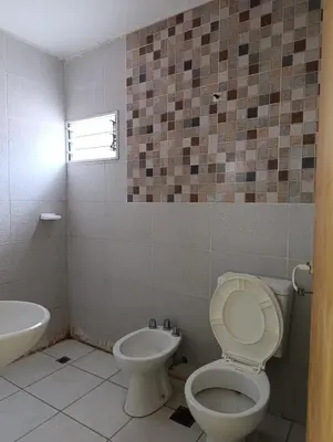 a bathroom with a toilet and a sink at Solo empresas mensual in Pilar