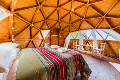 a room with a bed in a yurt at El Encuentro Casa de Campo in Río Cuarto