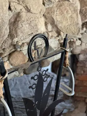 a metal sign with the letter k on a stand at La Vision, Casa de campo in Villa Quillinzo
