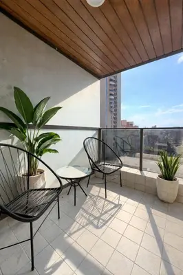 a balcony with two chairs and a potted plant at Teacher Grace - Departamento 2 dormitorios en Nueva Córdoba in Cordoba