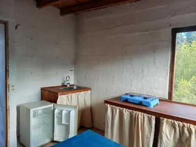 a small room with a sink and a sink at Frente al Río Grande in Trapiche
