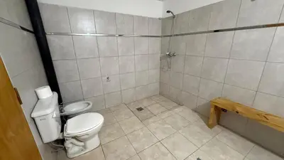 a small bathroom with a toilet and a shower at Refugio del Alma in Villa Anizacate