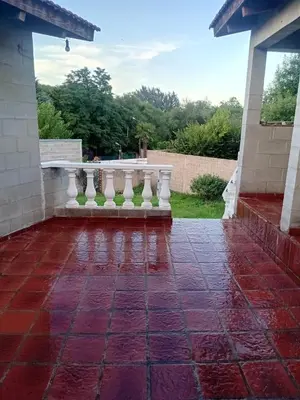 a patio with a white stone bench on a house at La casita de Otto in Santa María