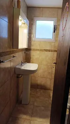 a bathroom with a sink and a window at Colorido departamento planta alta in Río Tercero