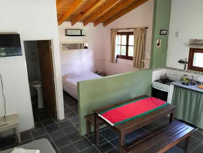 a room with a kitchen with a bed and a table at Casita Santa Elena N3 in Trapiche