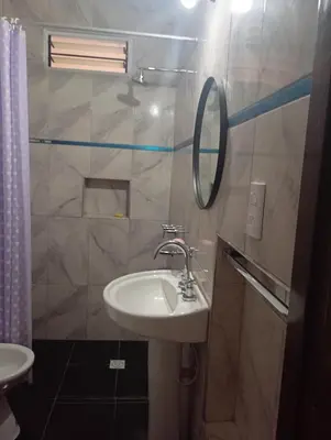 a bathroom with a sink and a mirror at Cabañas los Materos 3 in Santa María