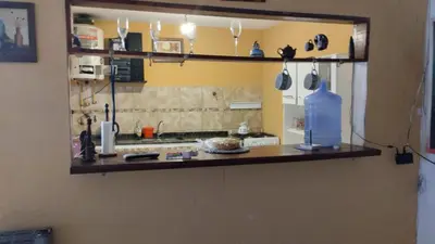 a kitchen with a counter with a bottle of water at casa para cosquin rock in Santa María