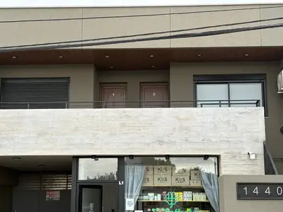a building with a store with boxes in it at Departamento macrocentro I, espacioso Río Cuarto in Río Cuarto