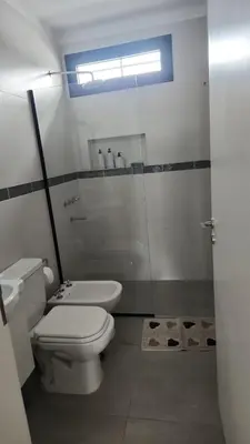 a bathroom with a white toilet and a sink at Departamento macrocentro I, espacioso Río Cuarto in Río Cuarto