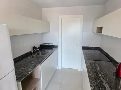 a kitchen with white cabinets and a sink at Opera Park en Barrio Las Rosas in Cordoba