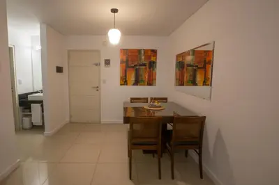 a kitchen and dining room with a table and chairs at Gral Paz Apartment, Pileta Gym y vistas Unicas in Cordoba
