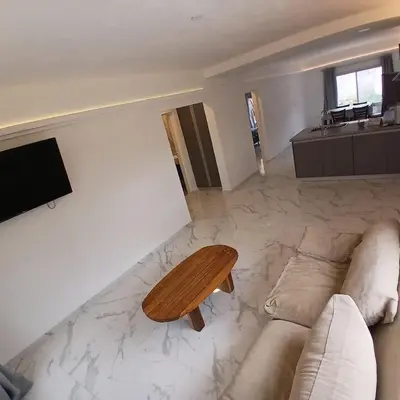 a living room with a couch and a wooden table at Ein gutes Haus in Mina Clavero