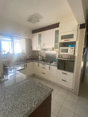 a kitchen with white cabinets and a counter top at Piso Ejecutivo PREMIUM in Cordoba