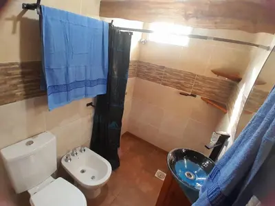 a bathroom with a white toilet and a sink at Mi sueño en la naturaleza in Potrero de Garay