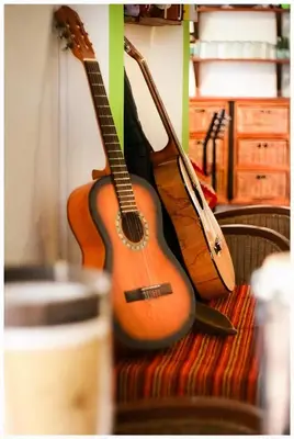 two violins are sitting on a couch at El Camino Hostel in Mina Clavero