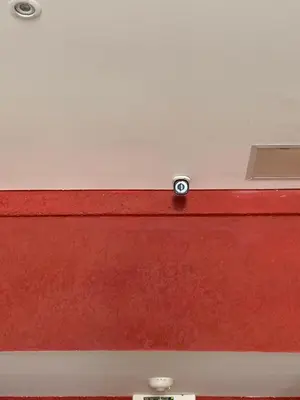 a red and white wall with a lock on it at Apartamento 5 Carcano in Villa Carlos Paz