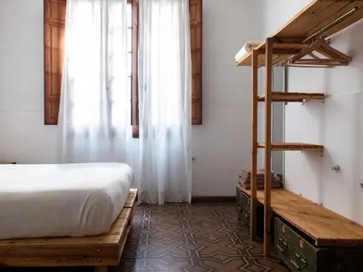 a bedroom with a bed and a window at Casa Helsinki in Cordoba