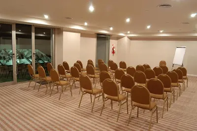 a room with rows of chairs and a white board at Howard Johnson Sierras Hotel y Casino Alta Gracia in Alta Gracia