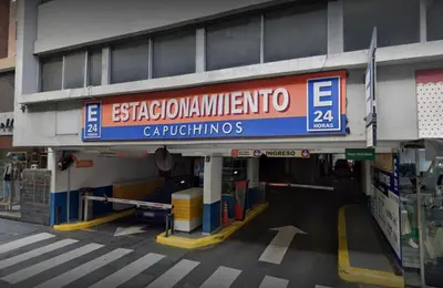an entrance to a car shop with a sign at Buen Pastor Capuchinos in Cordoba