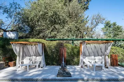 a set up for a wedding with chairs under a canopy at El Chañar in Villa General Belgrano