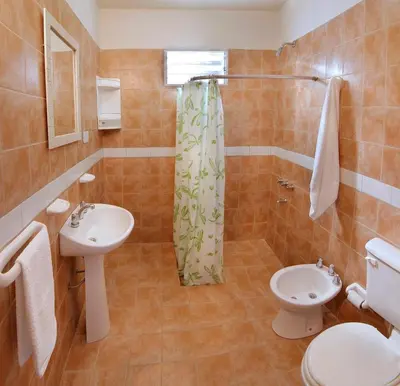 a bathroom with a sink and a toilet and a shower at Cabañas Dolce Vita II in Los Reartes