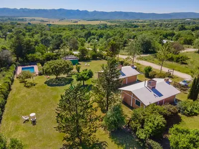 an aerial view of a house with a yard at Cabañas Dolce Vita I in Los Reartes