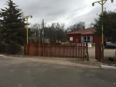 a wooden fence in front of a house at Hosteria Renca in Renca