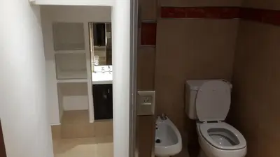 a small bathroom with a toilet and a sink at ViviSierras, Carlos Paz casa centro frente al lago, pileta climatizada, 4 dormitorios, 3 baños, quincho in Villa Carlos Paz