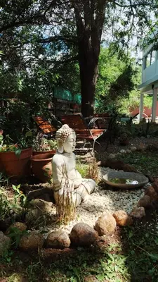 a statue of a child sitting on the ground at Posada Piedramora in Mina Clavero