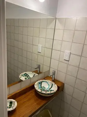 a bathroom with two sinks in front of a mirror at Los Oleandros - casa privada in Nono