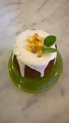 a cake on a green plate on a table at La Hondonada in San Javier